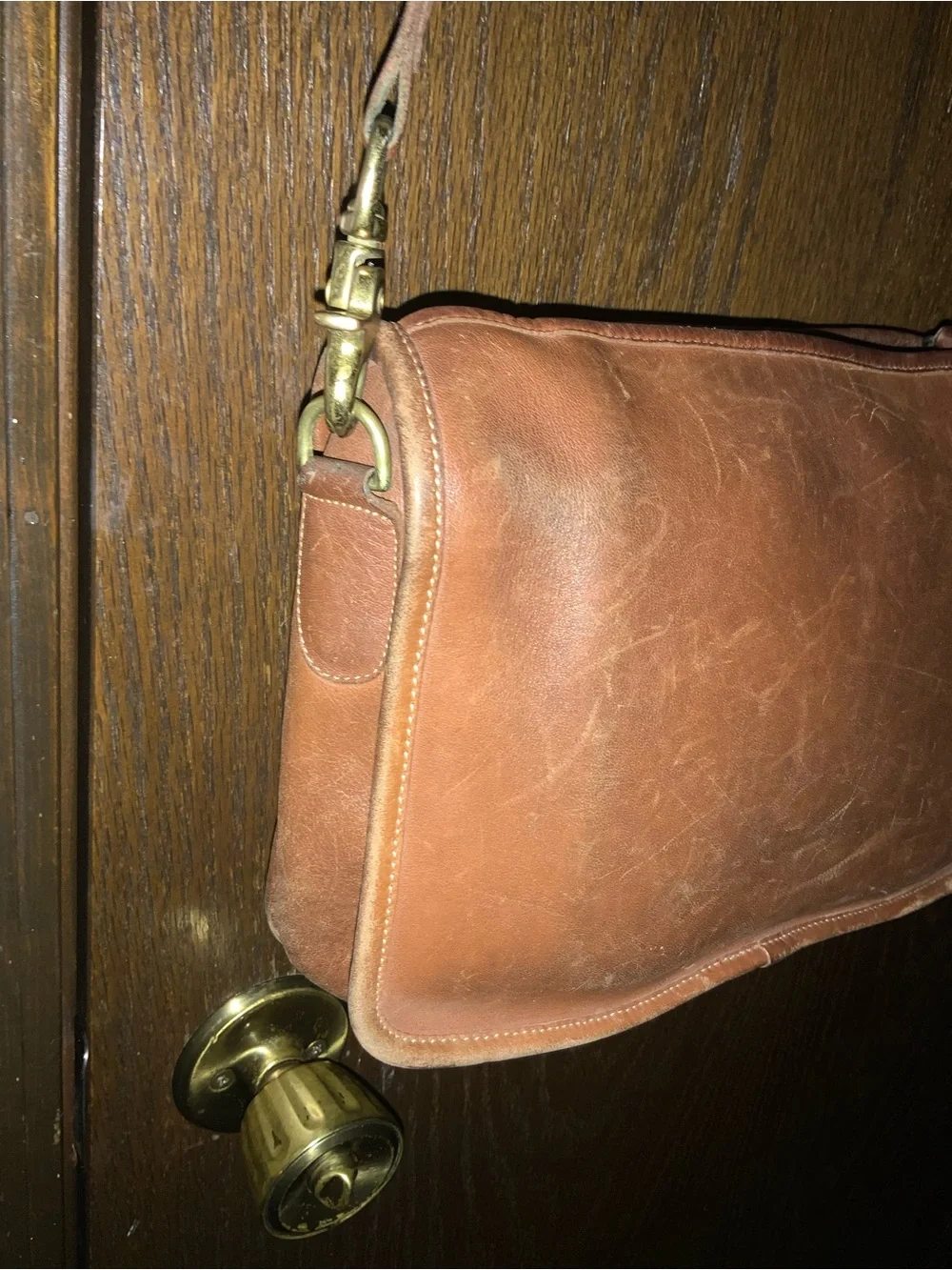 VTG late 70’S Coach Companion Bag Tan Leather 9300. Interior & exterior stains.